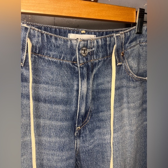 PAIGE Zoey High Rise Wide Leg Jeans in Jazz Club (27) - Picture 3 of 9